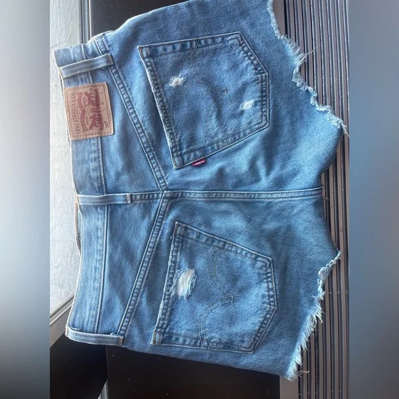 Levi’s denim shorts - Picture 2 of 5